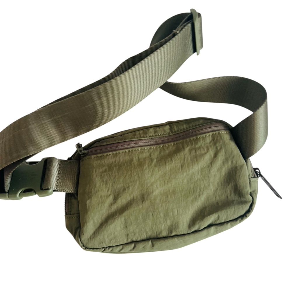lululemon athletica Crossbody Bag in Olive Green - Picture 2 of 5